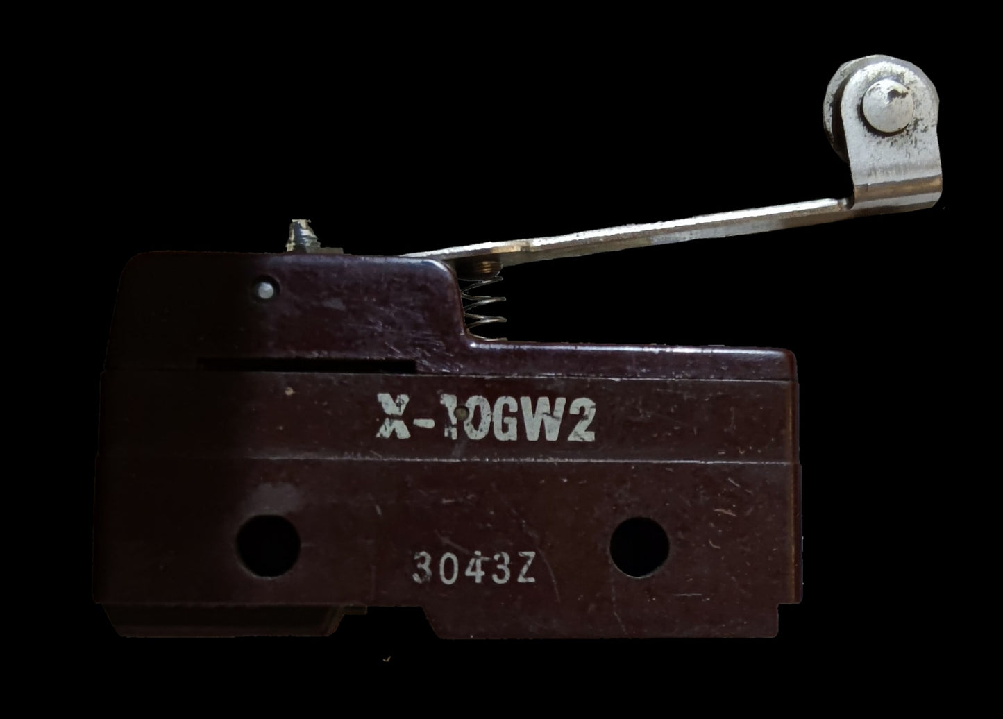 Electx Electrical Supply Limit Switch 10A 250V AC X-10GW2 with metal roller lever on black background
