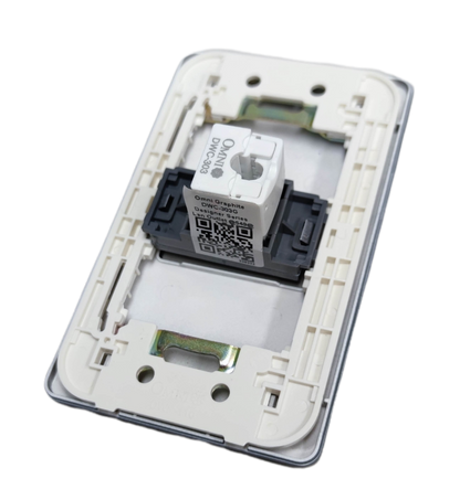 Omni white single gang wall plate with 1 gang ethernet outlet keystone module and mounting frame