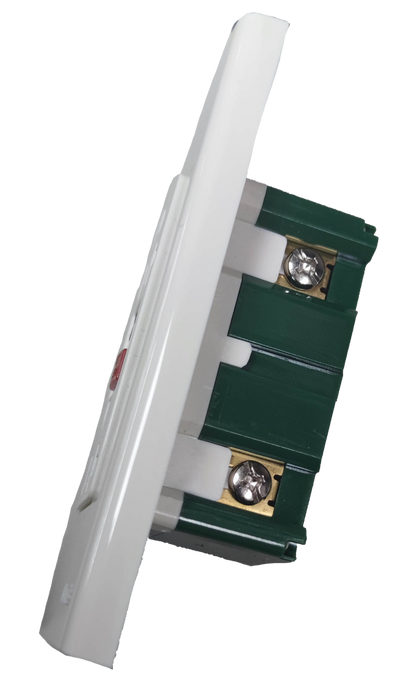 Omni GFCI outlet 20A 220V with green terminal blocks for safe electrical connections