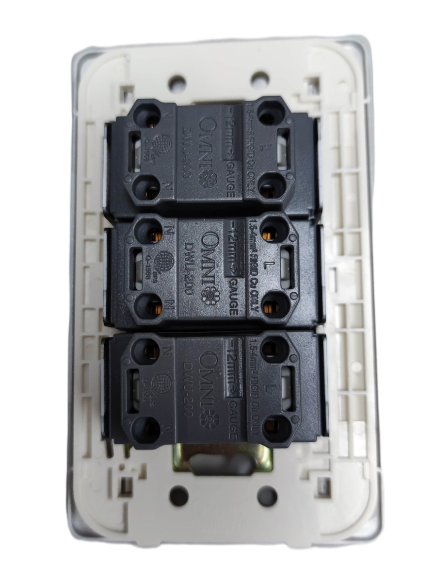 Omni 3 gang universal outlet white faceplate showing three black universal sockets and mounting frame