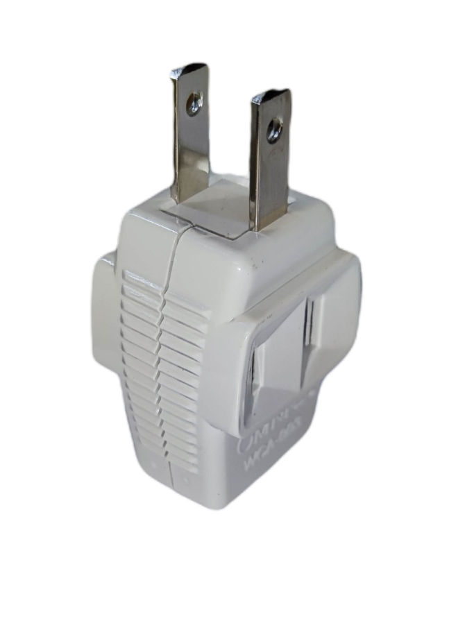 Omni triple top adaptor 10A 250V with dual outlets for versatile power connection.