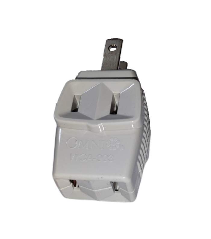 Omni triple top adaptor 10A 250V with multiple outlets for versatile connectivity