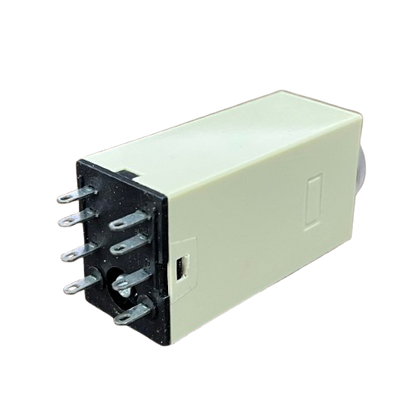 OMRON RELAY TIMER small beige rectangular Timer Relay 30 seconds 8 pins 110V with black pin base for control circuits