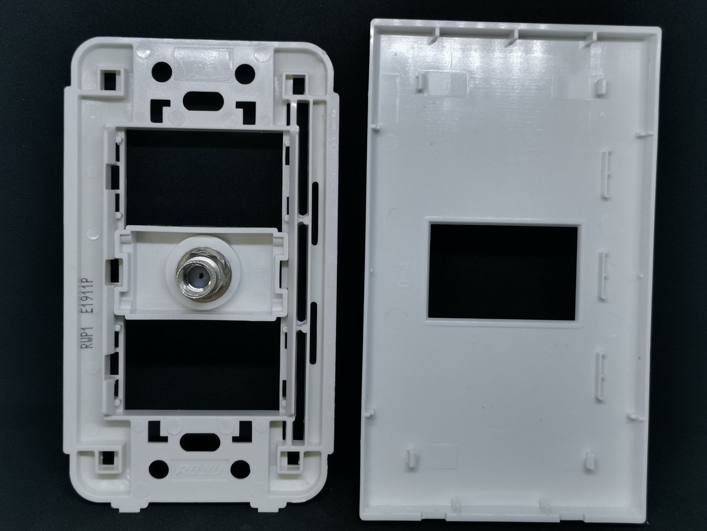 Royu white plastic 1 Gang F Jack Thread Type Outlet wall plate with mounting frame and coax jack