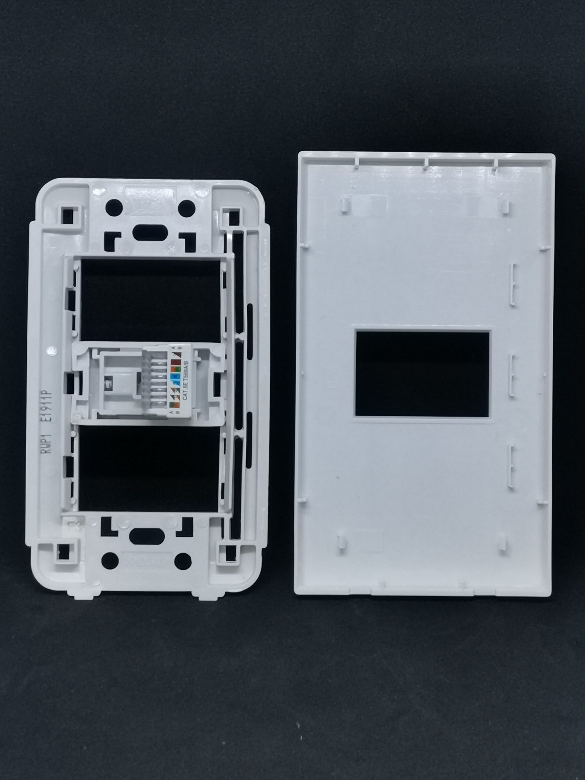 Royu 1 Gang LAN Outlet Cat5e white faceplate and mounting bracket showing keystone jack wiring