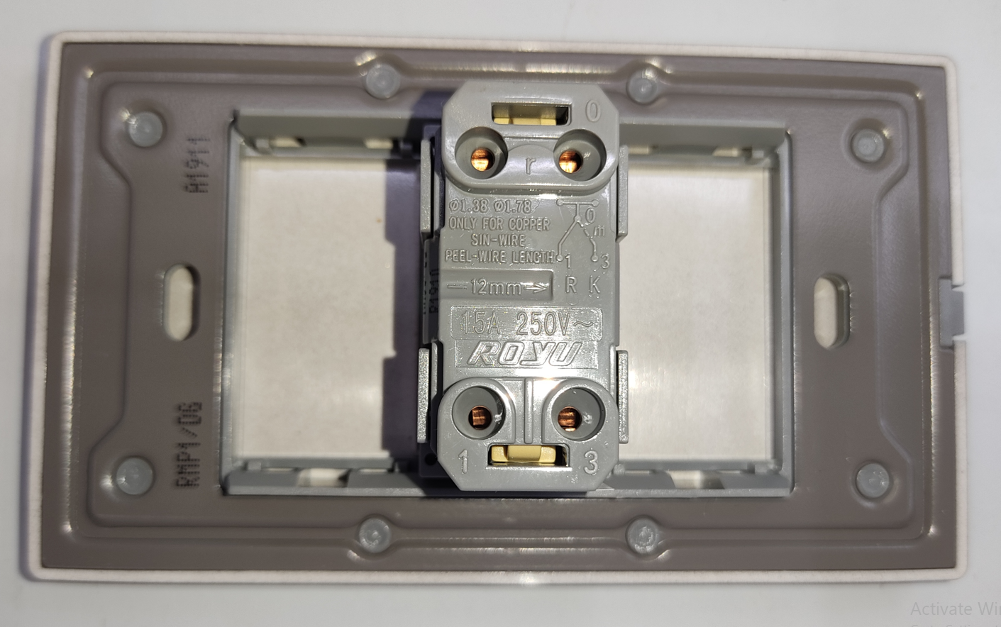 Royu 1 gang 3 way switch mounted on gray plastic wall plate for electrical wiring