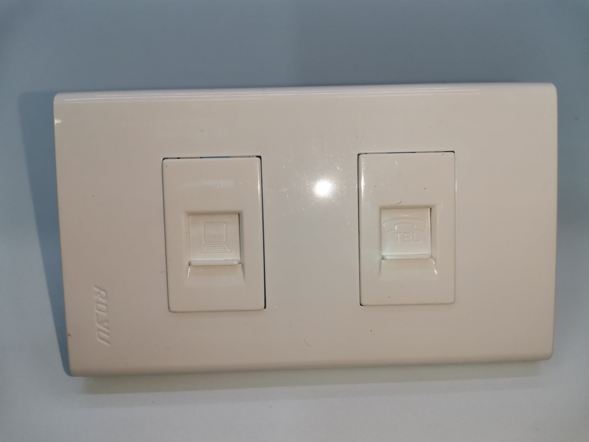White Royu network and phone wall plate with two ports for network and telephone connection