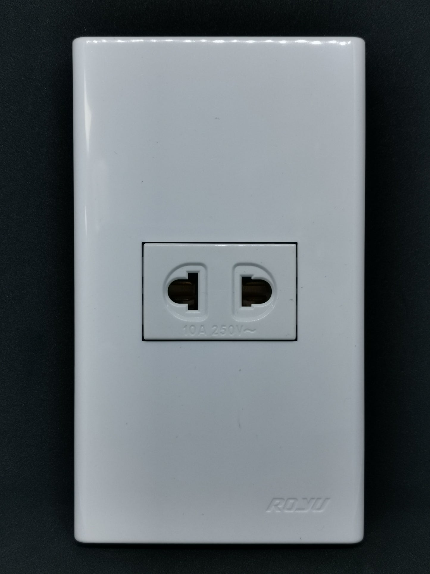 Royu 1 Gang Universal Outlet with Plate white single universal socket on glossy rectangular wall plate