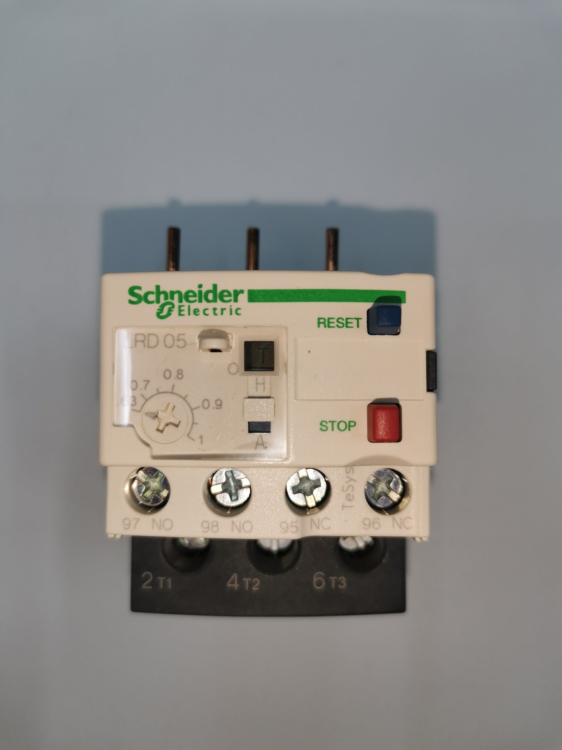 Overload Relay LRD05 Schneider Electric with reset and stop buttons for electrical circuit protection