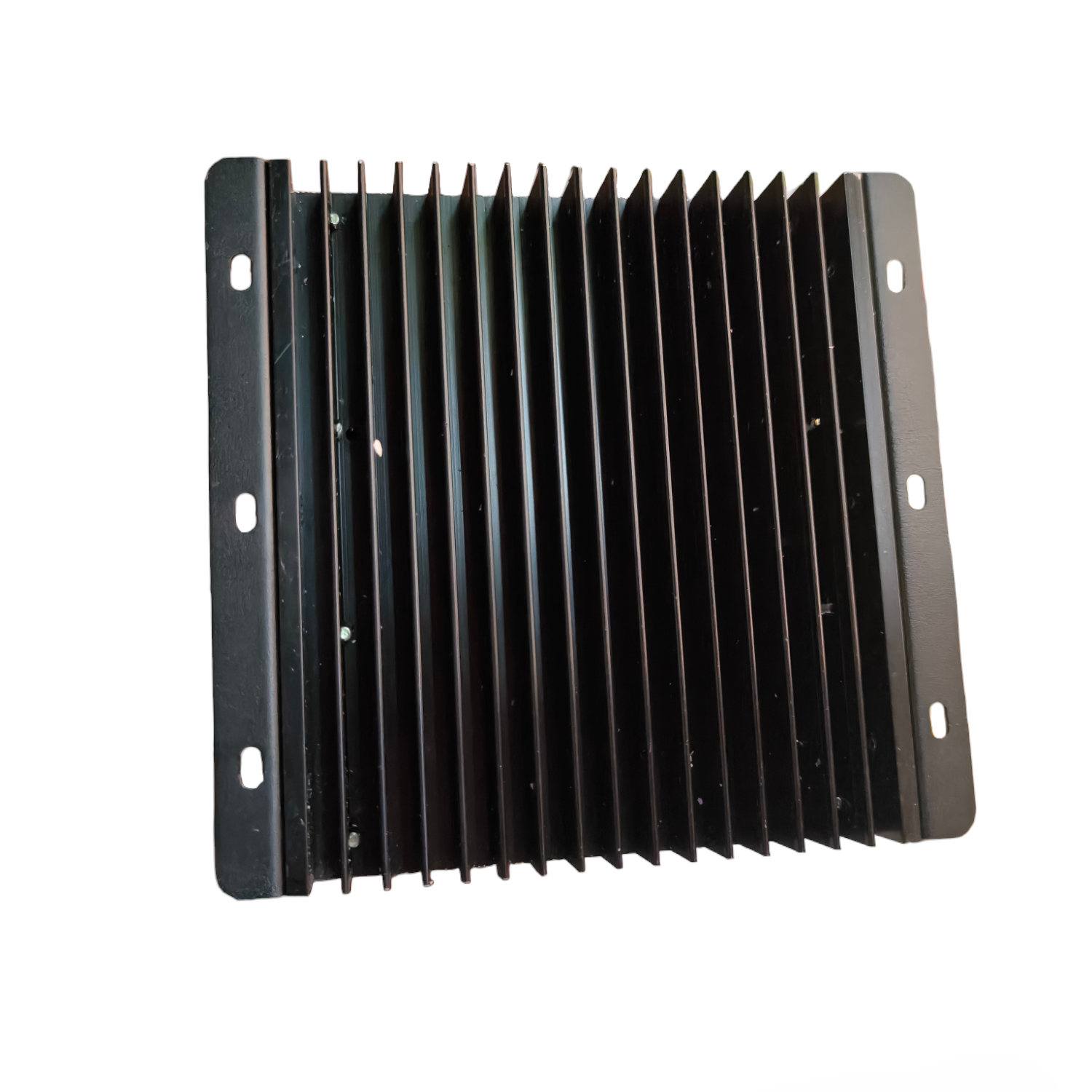 ZwitseRise 150A 48V DC solar charge controller with heat sink for efficient energy regulation