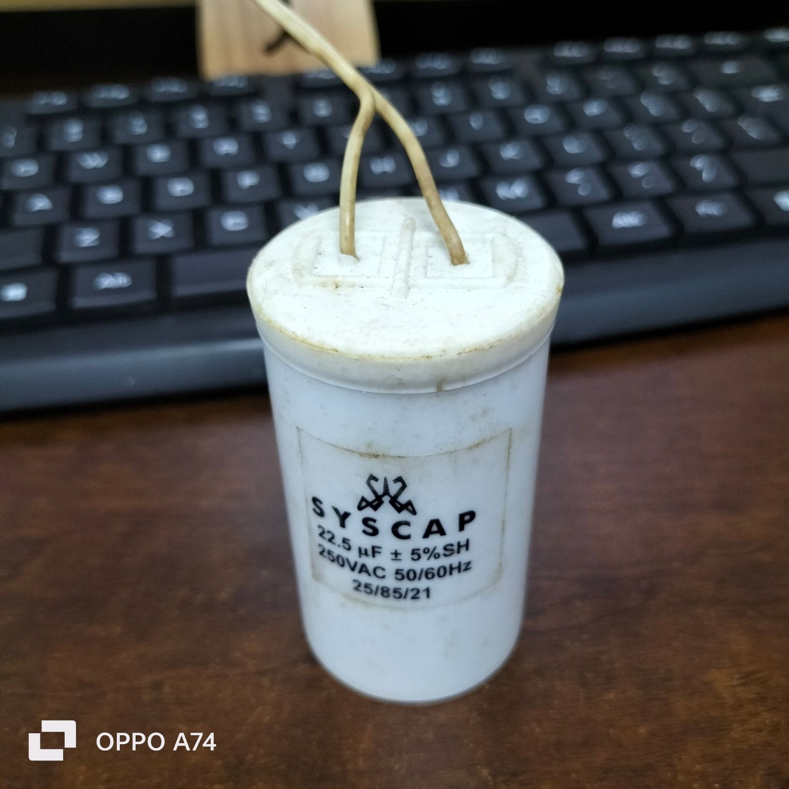 Syscap motor capacitor for industrial use 22.5 µF 250 VAC 50 60Hz with wires