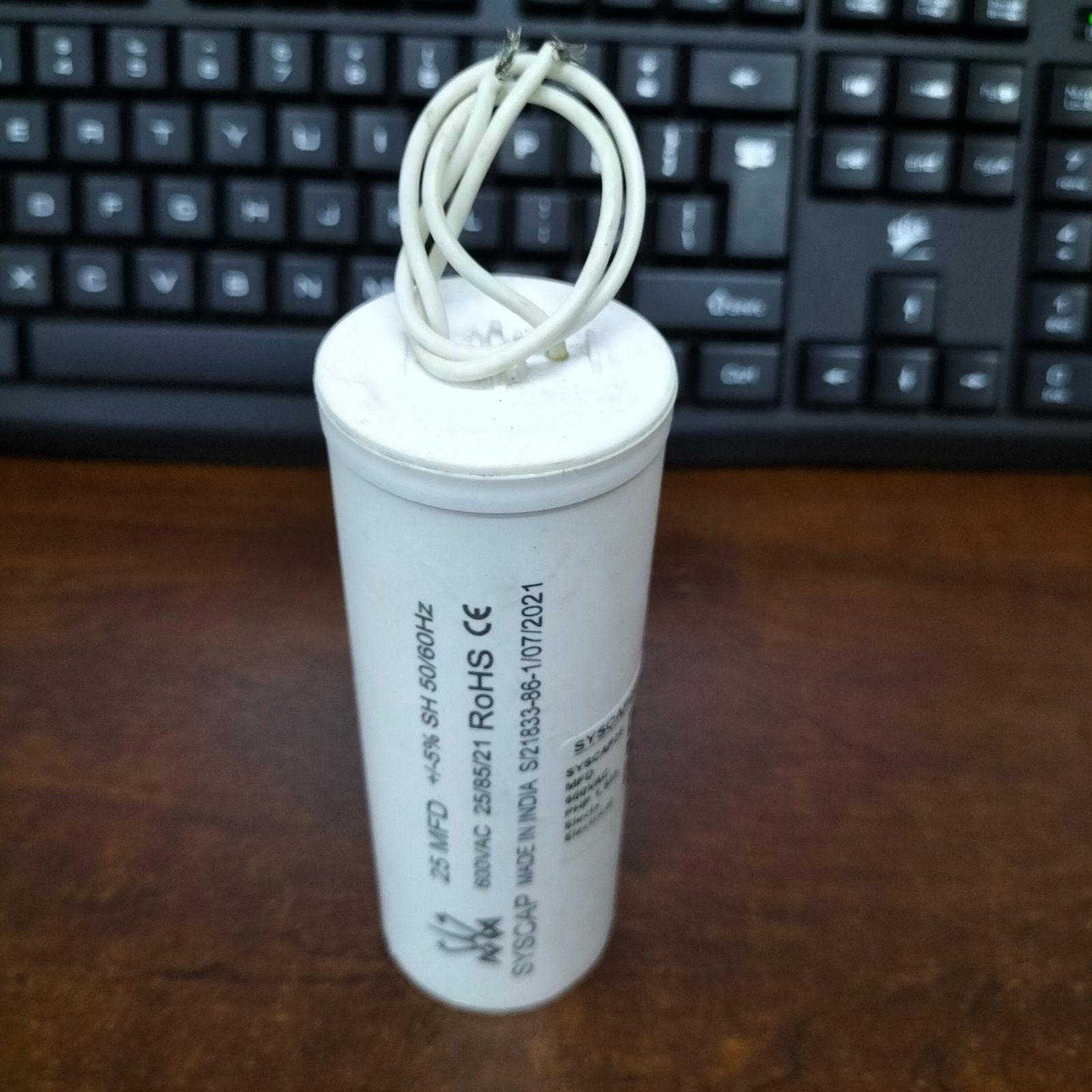 Syscap motor running capacitor 25uF 600V with connecting wires for electrical applications