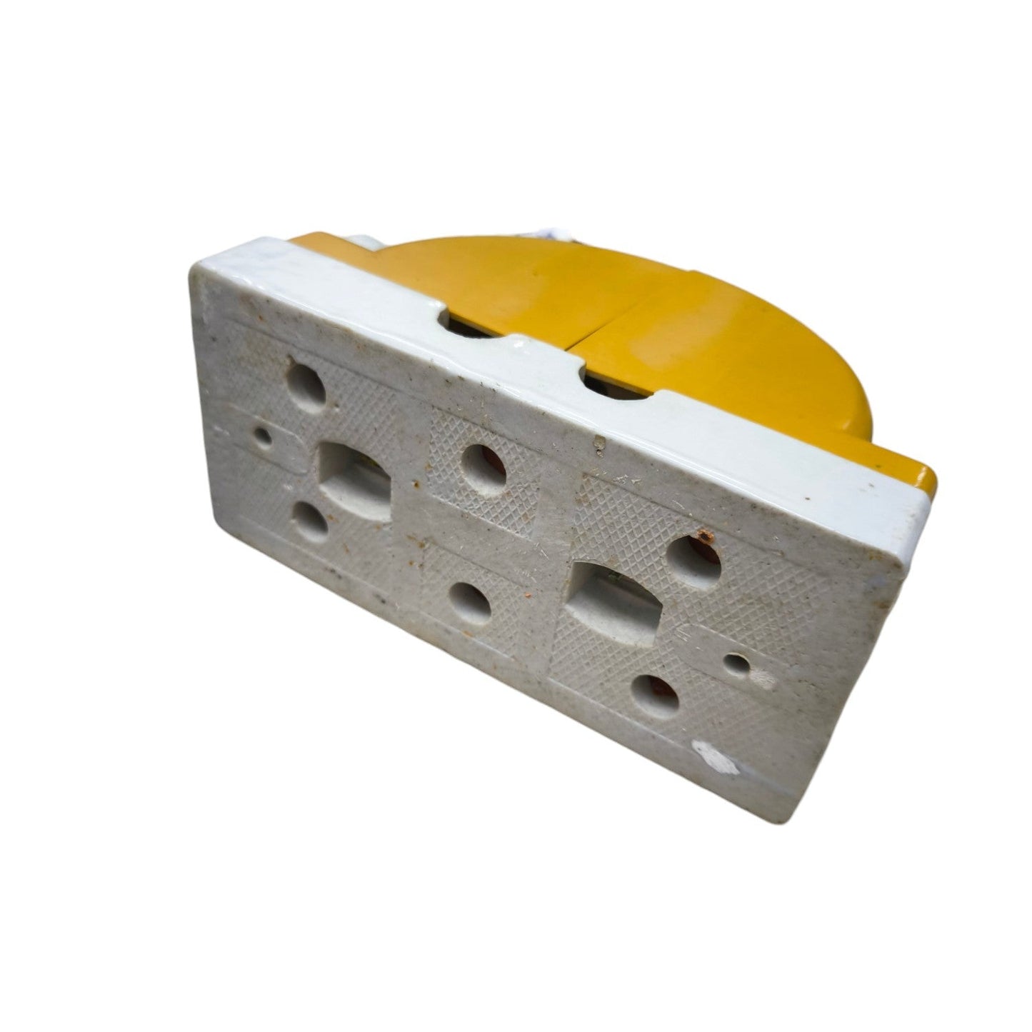 2PDT transfer switch 600V in yellow and white for reliable electrical management in power systems