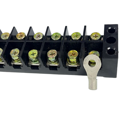 Grippes 60A terminal block 600V with multiple screw terminals for secure electrical connections