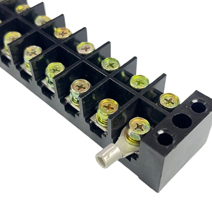 Grippes 60A terminal block 600V with multiple connection points for reliable electrical distribution