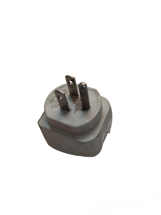 Omni Universal Adaptor 15A 125VAC white electrical plug adapter with three prongs