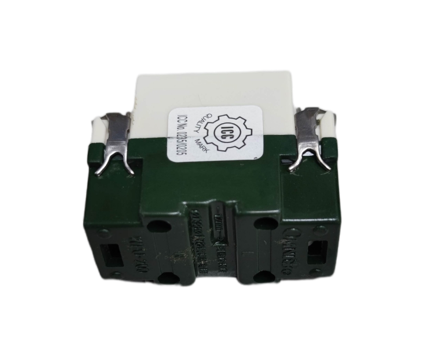 Omni Universal Outlet 10A 250V Classic Series power point component in green and white color