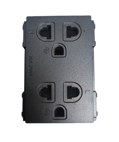 Omni universal outlet with ground 16A 250V for safe and versatile connections