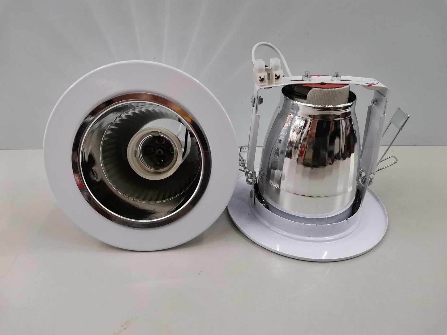 Biglite 3 inch downlight fixture E27 ceiling light with white trim and reflective interior