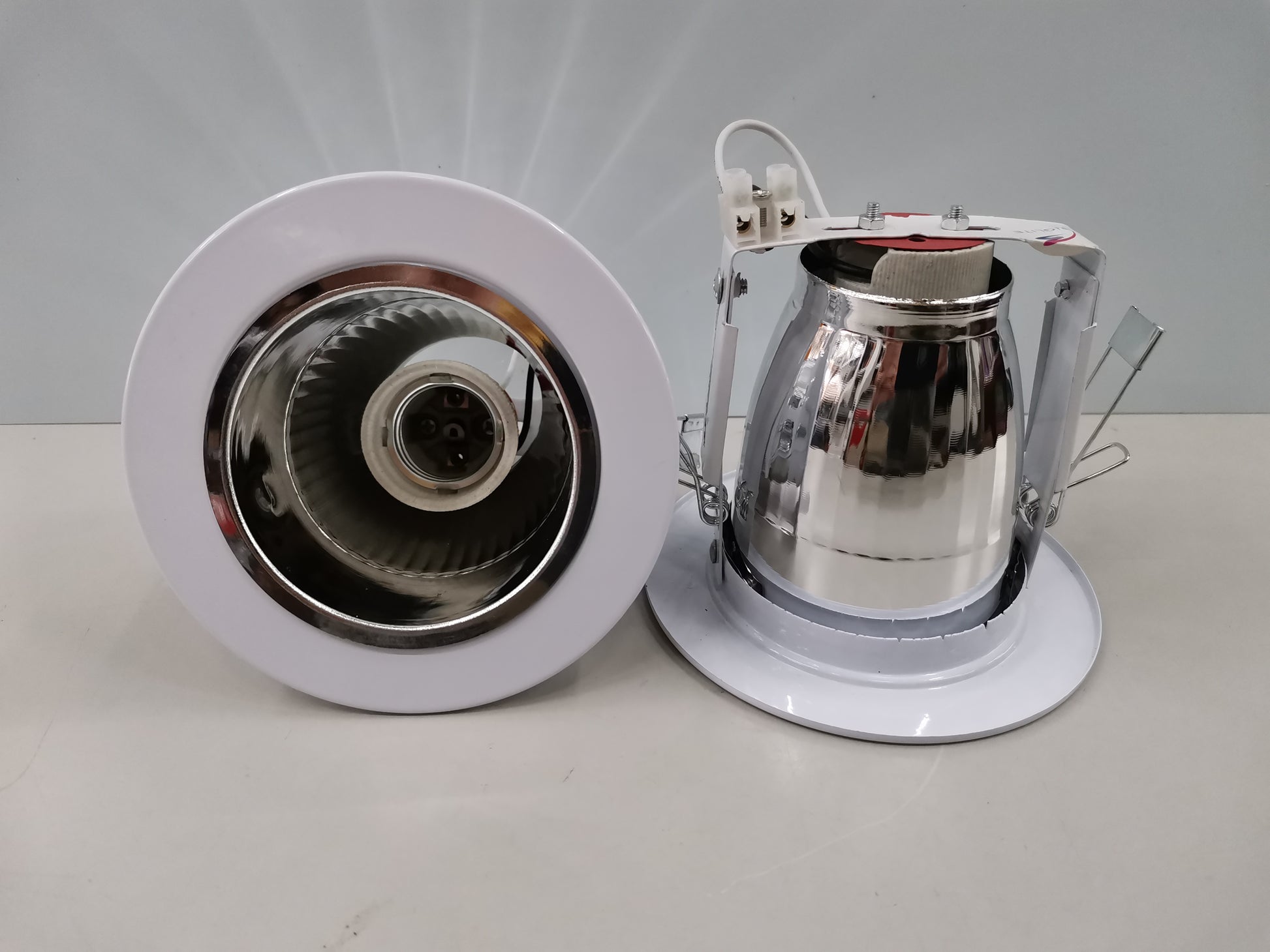 Biglite 3 inch downlight fixture E27 ceiling light with white trim and reflective interior