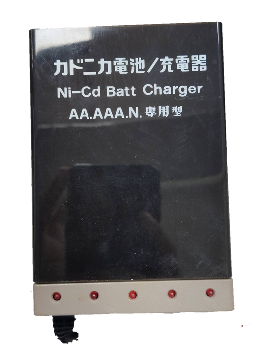 Black Ni-Cd battery charger for AA and AAA batteries with five red indicator lights