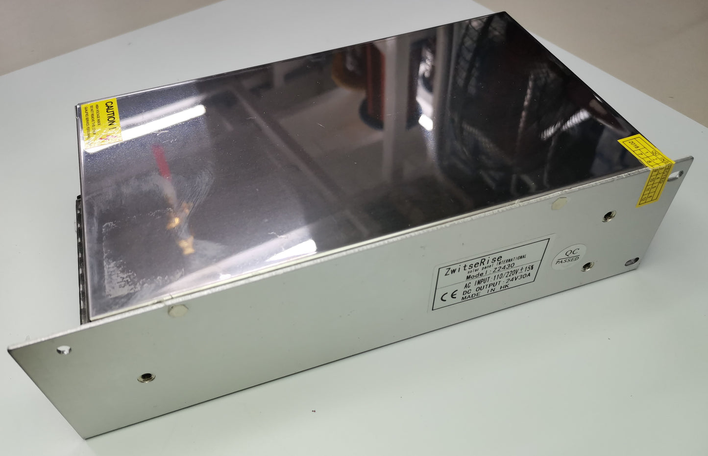 ZwitseRise Regulated Power Supply 24V 30A industrial metal enclosure with mounting flanges and label